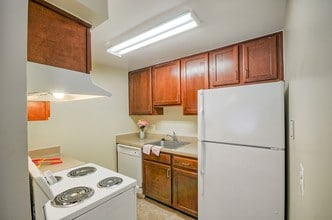 Stony Brook Apartments in Alexandria, VA - Building Photo - Building Photo