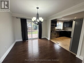 18 Fagan Dr in Halton Hills, ON - Building Photo - Building Photo