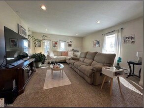 421 Williams St, Unit unit B in Huron, OH - Foto de edificio - Building Photo