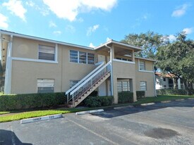 848 Twin Lakes Dr in Coral Springs, FL - Building Photo