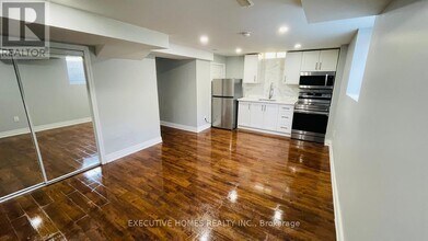 4789 Colombo Crescent in Mississauga, ON - Building Photo - Building Photo