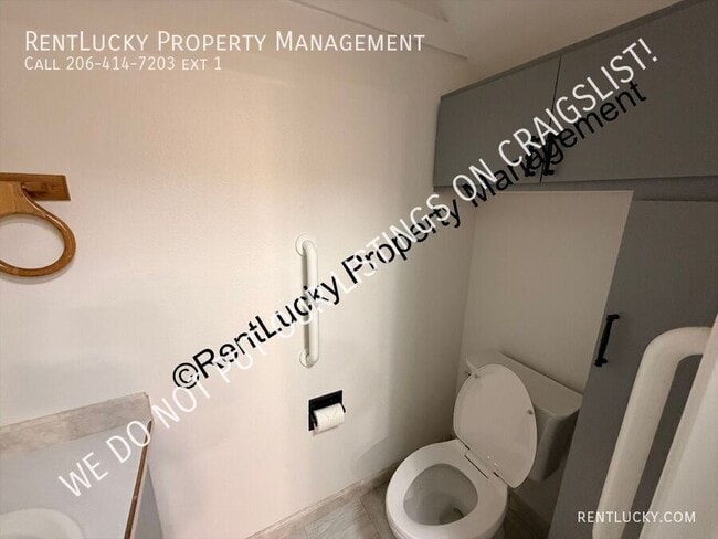 11357 SE 212th Ln in Kent, WA - Building Photo - Building Photo