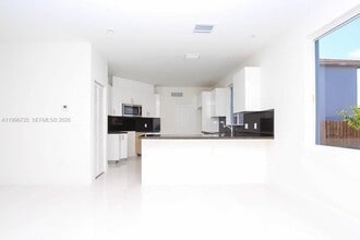 15631 SW 11th Terrace in Miami, FL - Building Photo - Building Photo