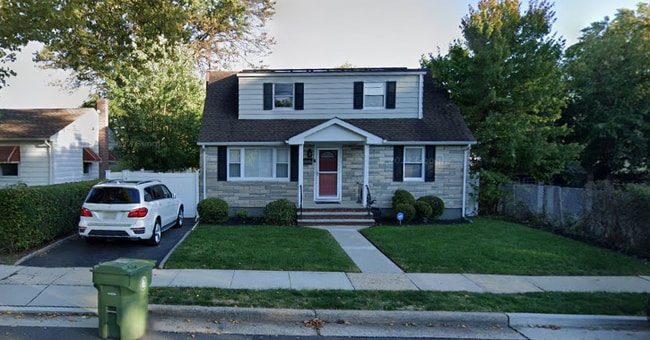 property at 910 E Henry St
