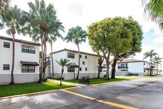 Legacy Palm Isle in Miami, FL - Building Photo - Building Photo