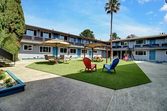 California St Apartments in Mountain View, CA - Building Photo - Building Photo