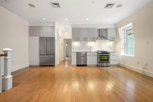15 Boardman St, Unit 2 in Cambridge, MA - Foto de edificio - Building Photo