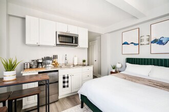 238 W 73rd St in New York, NY - Building Photo - Building Photo