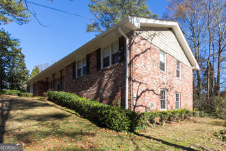 2327 Bry Mar Dr NE in Atlanta, GA - Building Photo - Building Photo