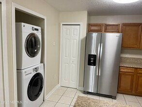 6985 Ortega Woods Dr in Jacksonville, FL - Building Photo - Building Photo