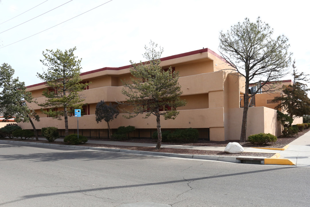 Hacienda Del Sol in Albuquerque, NM - Building Photo