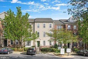 1581 Leeds Castle Dr in Vienna, VA - Building Photo