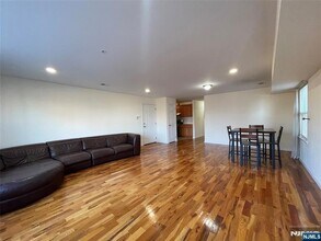 283-285 Morris Avenue Unit in Newark, NJ - Building Photo - Building Photo