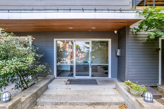 Carlisle Condominiums in Portland, OR - Building Photo - Building Photo