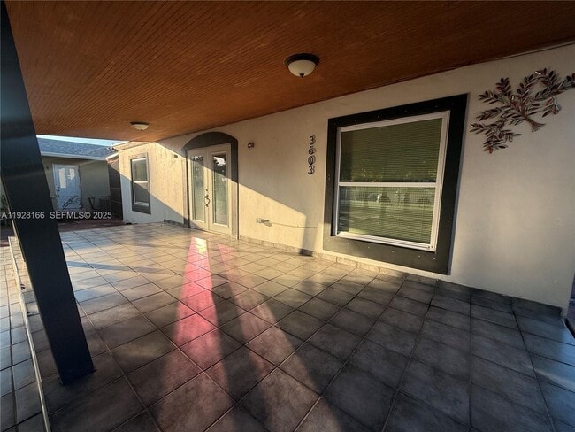 3603 NW 98th St in Miami, FL - Building Photo - Building Photo