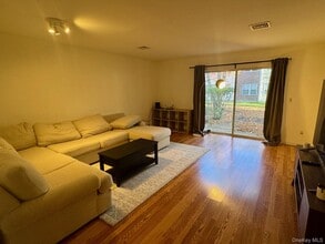 51 Deer Ct Dr in Middletown, NY - Building Photo - Building Photo