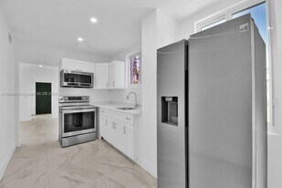 3025 NW 8th Ave, Unit 1 in Miami, FL - Building Photo