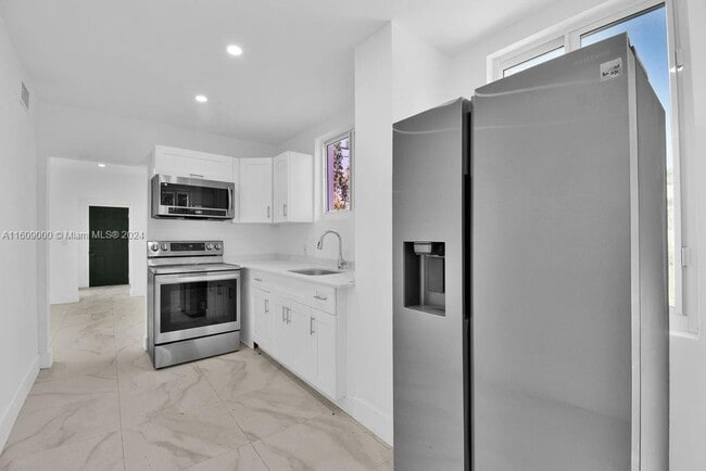 3025 NW 8th Ave, Unit 1