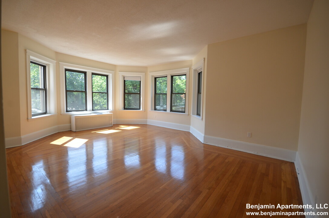 271 Saint Paul St, Unit 1 in Brookline, MA - Building Photo