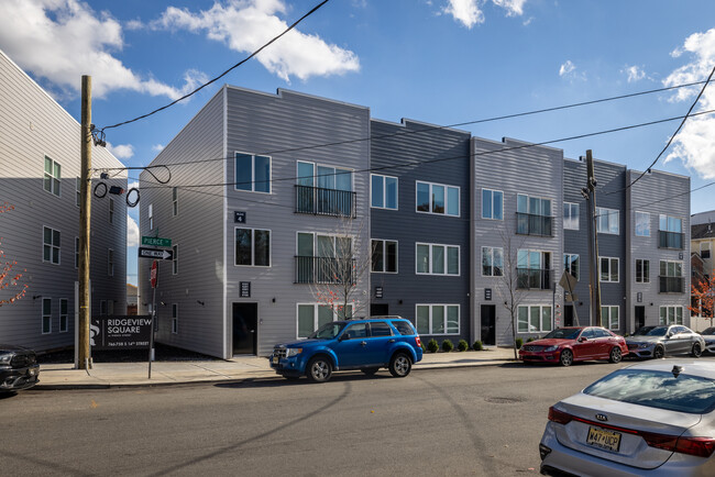 Ridgeview Square in Newark, NJ - Building Photo - Building Photo