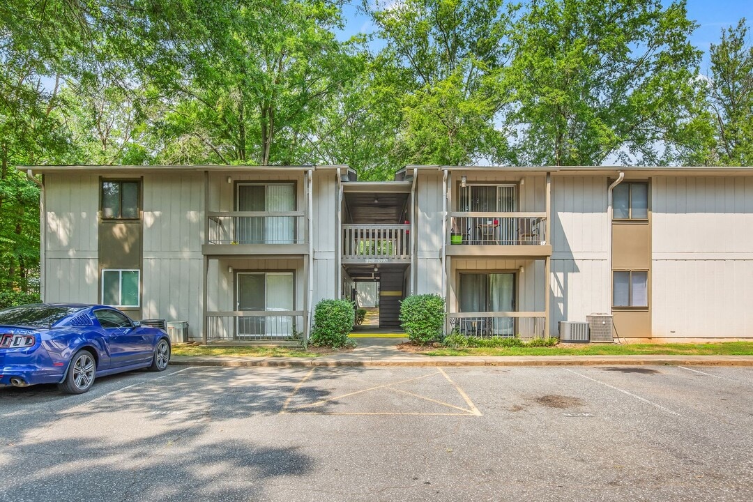 2260 Sunderland Rd in Winston-Salem, NC - Building Photo