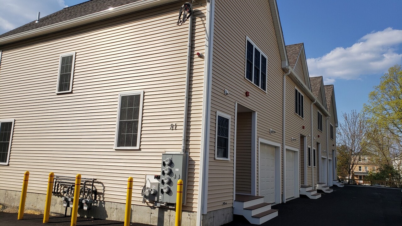 81 Narrow Ln, Unit C in Lancaster, MA - Building Photo