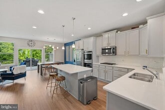 4922 Vista Glen Ln in Lanham, MD - Building Photo - Building Photo