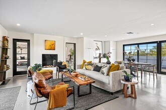 2640 E Camino La Zorrela in Tucson, AZ - Building Photo - Building Photo