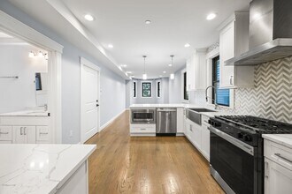 229 E Eagle St in Boston, MA - Building Photo - Building Photo