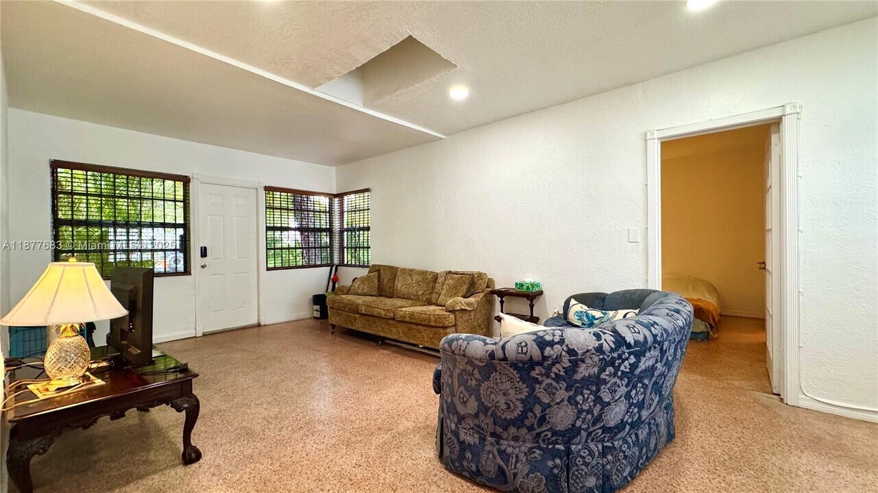 2243 Calais Dr in Miami Beach, FL - Building Photo