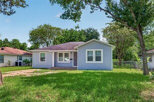 1213 Allen St in Rosenberg, TX - Building Photo