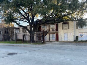 Concord Apartments in Houston, TX - Building Photo - Building Photo