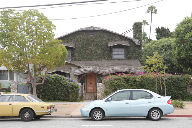 902 California Ave in Santa Monica, CA - Building Photo - Building Photo