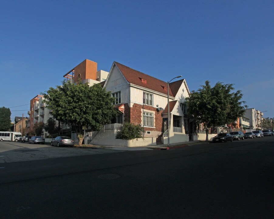 951-959 S Grand View St in Los Angeles, CA - Building Photo