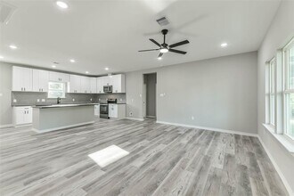 106 County Rd 3704 in Splendora, TX - Building Photo - Building Photo