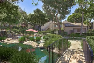 Huntington Lakes Apartments in Huntington Beach, CA - Building Photo