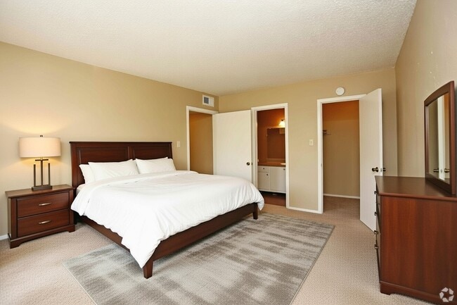 Huntington Hills Apartments in Longview, TX - Foto de edificio - Building Photo