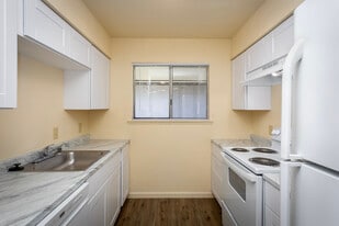 Garden East Apartments in Merced, CA - Building Photo