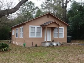 2021 Center Rd in Nacogdoches, TX - Building Photo