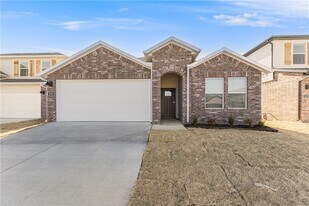 103 S Maroon Ave in Fayetteville, AR - Building Photo