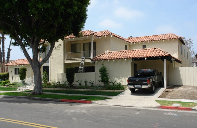 16141 Malaga Ln in Huntington Beach, CA - Foto de edificio - Building Photo