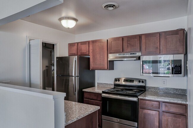 Riverwalk on the Hudson in Cohoes, NY - Foto de edificio - Building Photo