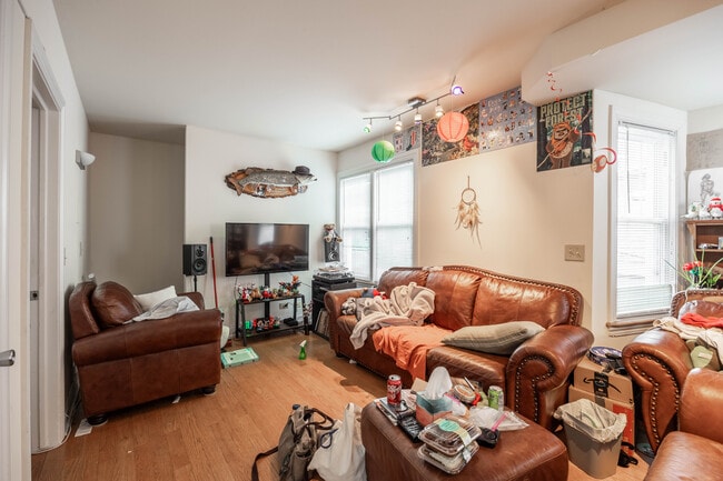 1736 W Altgeld St, Unit CH