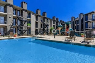 Sedona Ridge in Dallas, TX - Building Photo