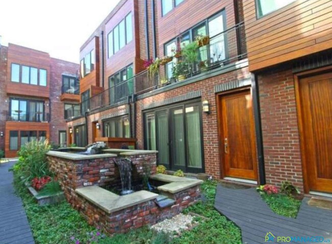 1247 E Columbia Ave in Philadelphia, PA - Foto de edificio - Building Photo