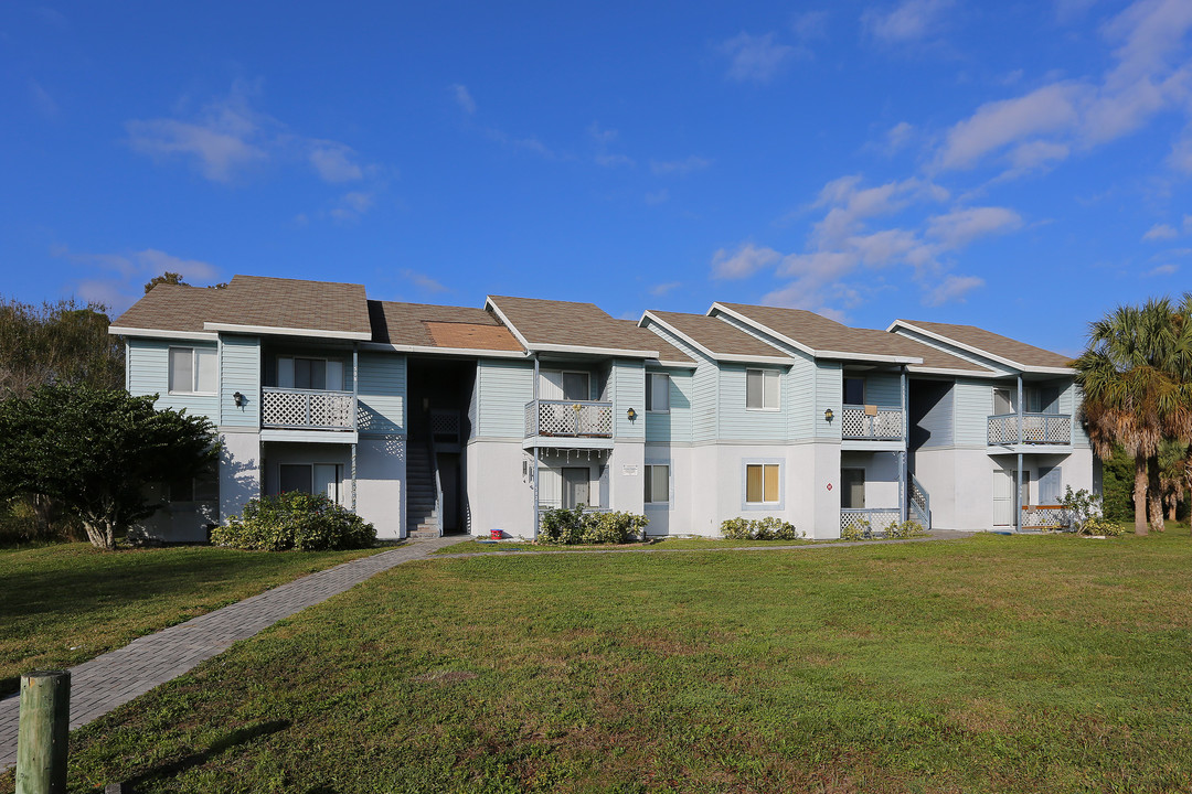 Silver Oaks in Fort Pierce, FL - Building Photo