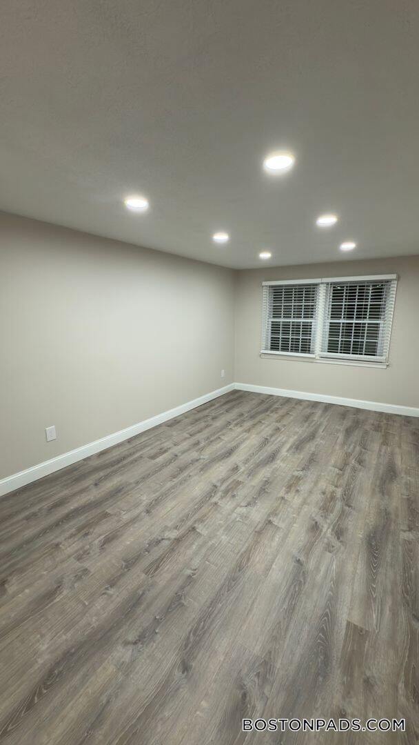 24 Ridgewood Ln, Unit 3 in Gardner, MA - Foto de edificio - Building Photo