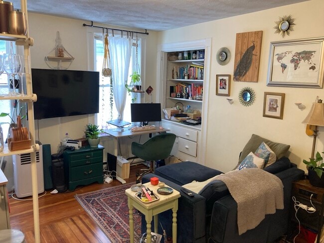 14 Garrison Ave, Unit 6