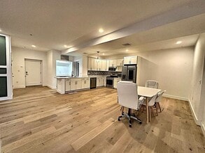 17 Kearney Sq, Unit 17 Kearney Sq - Unit 205 in Lowell, MA - Building Photo - Building Photo