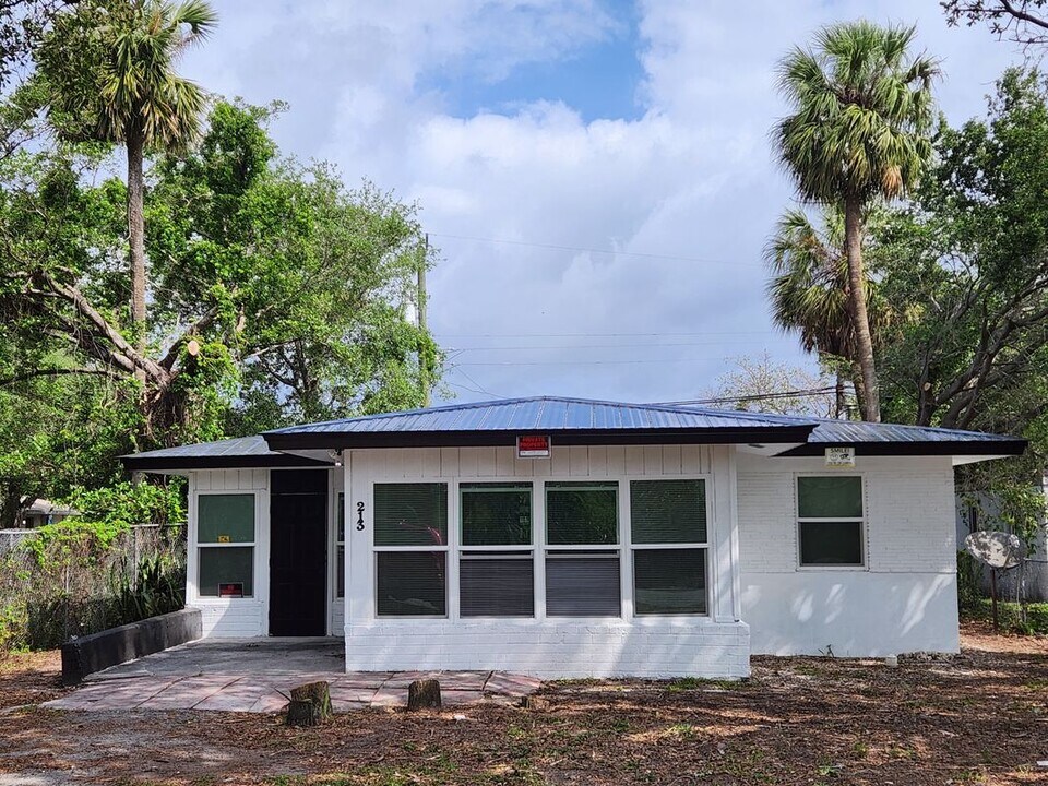 213 SW 2nd Ct in Pompano Beach, FL - Building Photo